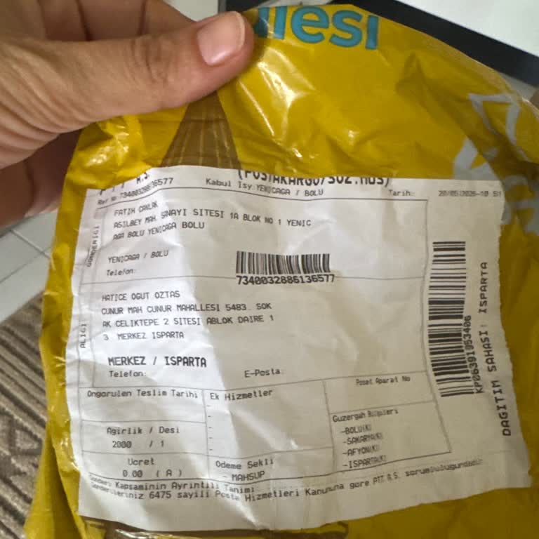 PTT Kargo Personelinin Güvenli Sitede Kapı Teslimatını Reddetmesi Ve Kaba Tutumu
