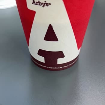 Arby's Kahvedeki Erimiş Plastik Karıştırma Çubuğu Sağlık Riski ve Telafi Talebi