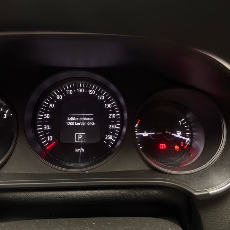 Renault Megane 4'te AdBlue Uyarı Işığının Sürekli Yanması Ve Uzaktan Çözüm Talebi