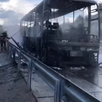 Metro Turizm'in Arızalı Ve Yangın Çıkan Otobüsü Yolcuları Tehlikeye Attı