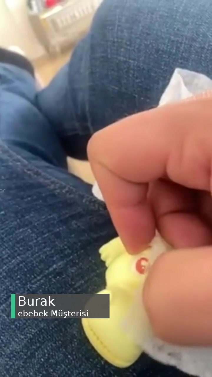Ebebek En Ufak Hamlede Boyası Atan Oyuncak videonun kapak resmi