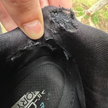 Skechers Ayakkabısının İç Astarı Yırtıldı, Mağaza Müdürü Kaba Davrandı