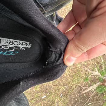 Skechers Ayakkabısının İç Astarı Yırtıldı, Mağaza Müdürü Kaba Davrandı