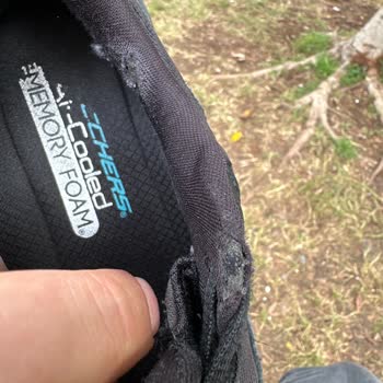 Skechers Ayakkabısının İç Astarı Yırtıldı, Mağaza Müdürü Kaba Davrandı