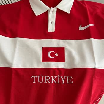 Guerra Wear'den Tişörtte Dikiş Ve Baskı Kusurları, Müşteri İletişimi Engellendi