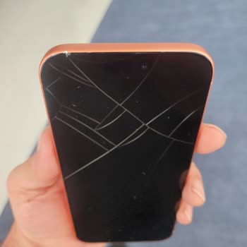 Hasarlı İPhone 17 Pro Max Teslim Alındı, Değişim Talebim Reddedildi