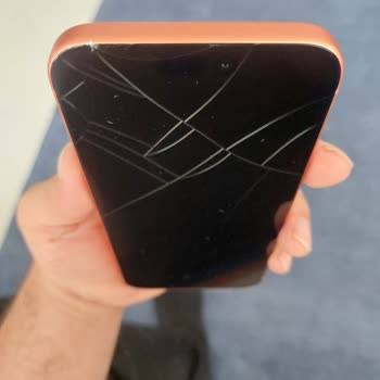 Hasarlı İPhone 17 Pro Max Teslim Alındı, Değişim Talebim Reddedildi