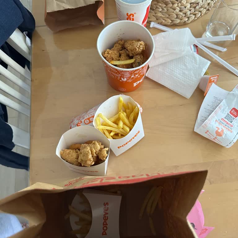 Popeyes Bodrum Midtown Şubesinde Eksik Sandviç Ve Yanlış Fanta Şikayeti