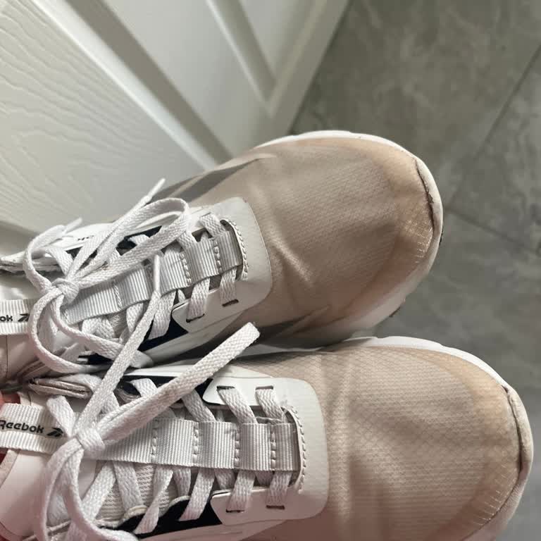 Ayıplı Reebok Ayakkabıda Açılma Ve Renk Değişikliği İade Veya Değişim Talebi