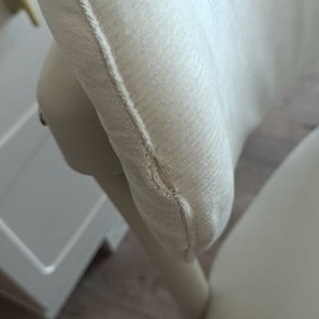 Çizik Masa Ve Kalitesiz Koltuklar, 6 Aylık Servis İhmaline Karşı Şikayet