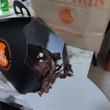 Migros Yemek'te Parçalanmış Doğum Günü Pastası Ve Cevapsız Müşteri Hizmeti