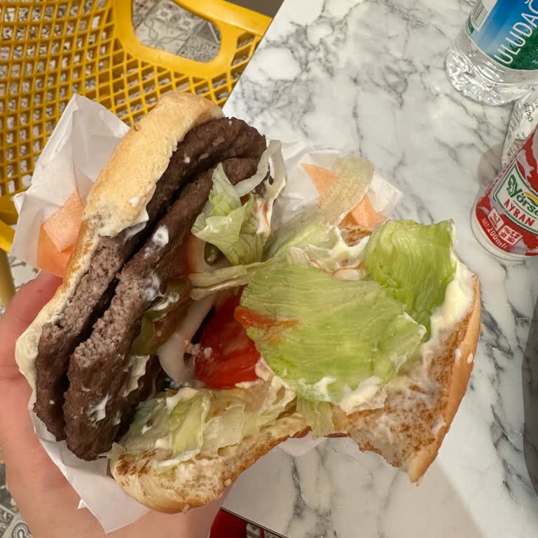 Burger King Westpark Şubesinde Double Whopper’da Domates Eksikliği Ve Umursamaz Personel