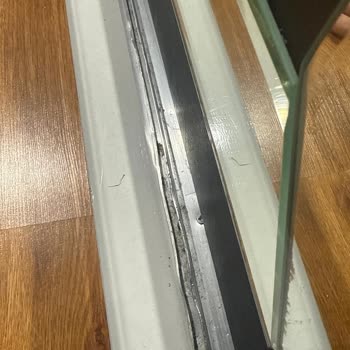 Kısa Sürede Bozulan Yatak Odası Takımında Sürtünme, Toz Dökülmesi Ve Kırıklar