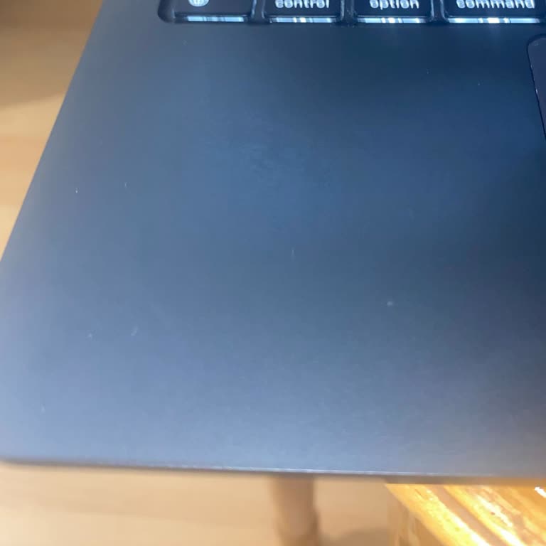MacBook Air M2'de Kasa Renk Atması Ve Destek Bulamama Sorunu