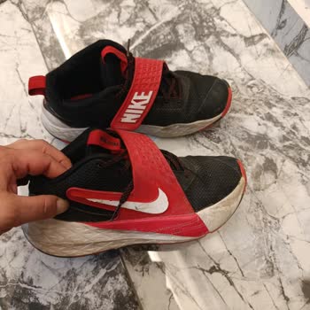 Nike Çocuk Ayakkabısındaki İç Sert Plastik Yara Açtı