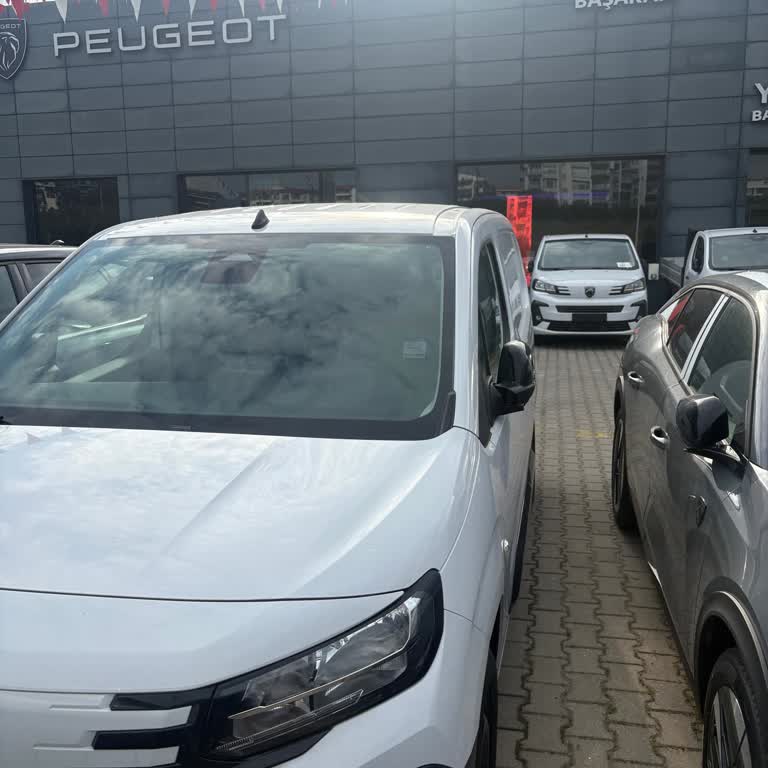 Peugeot Partner Yanıltıcı Model Teslimatı Ve Zorla Kabul