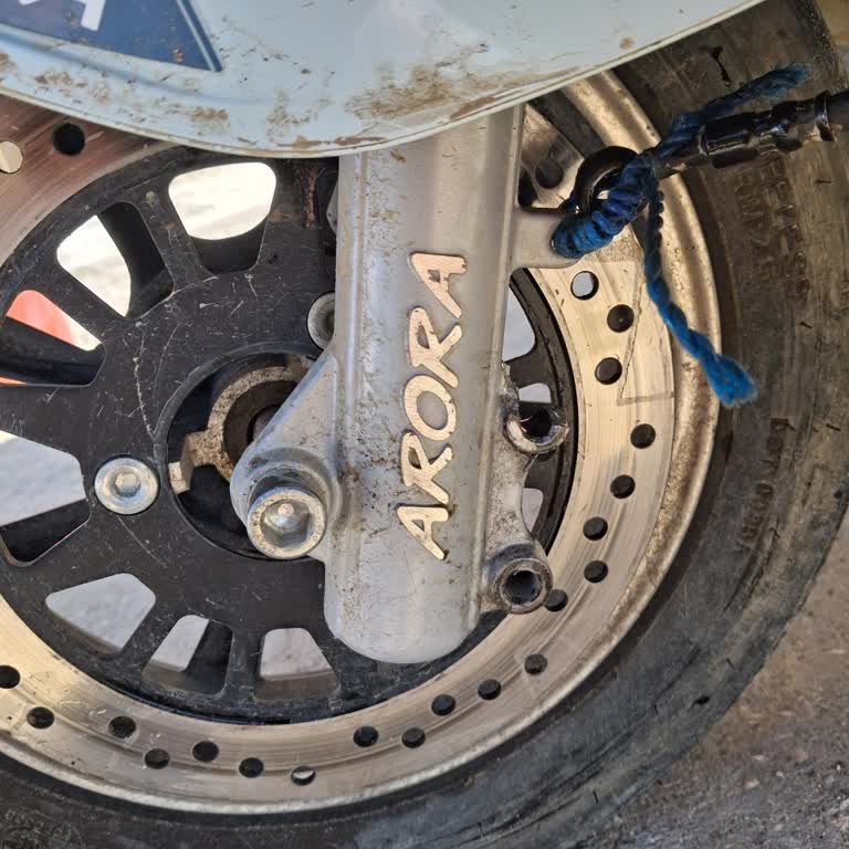 Arka Stop Lambası Su Alıyor, Ön Fren Somunu Kırıldı