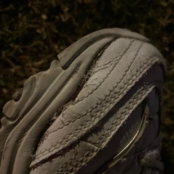 Kısa Sürede Şişen Ve Çatlayan Skechers D'Lite Ayakkabının Değişim Talebi