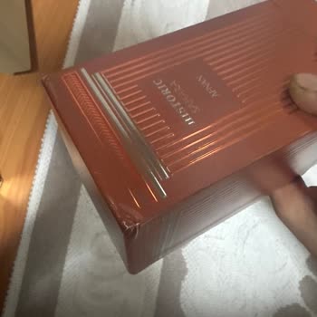 Kırık Kutu Ve Farklı Koku İçin Müşteri Hizmetinden Yanıt Almadan Değişim Talebi