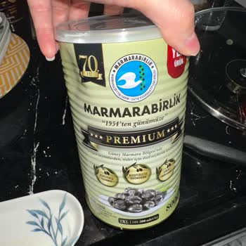 MarmaraBirlik Premium Zeytin Üzerinde Yapışık Madde Hijyen Endişesi