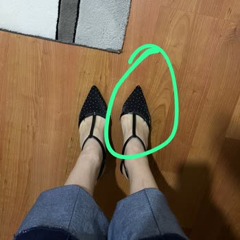 Sağ Tekindeki Dikiş Sorunu Ve Mağaza Personelinin Kaba Üslubu