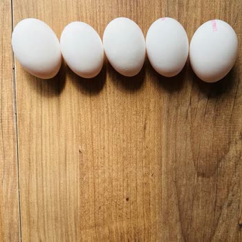 Soykan Market’ten Aldığım Yumdoy Büyük Boy Yumurta Paketi Küçük Boy Yumurtalar İçeriyor