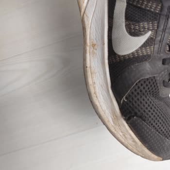 In Street Nike Ayakkabısındaki File Yırtılması Ve Tüylenme Nedeniyle Değişim Talebi