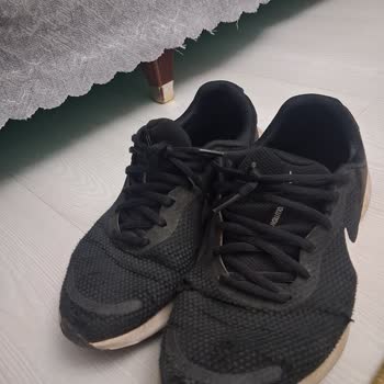 In Street Nike Revolution Ayakkabısında Erken Deformasyon ve Değişim Talebi