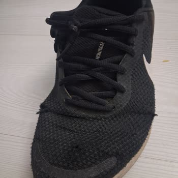 In Street Nike Revolution Ayakkabısında Erken Deformasyon ve Değişim Talebi