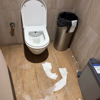 Kahve Dünyası Bahçelievler Şubesinde Hijyen Sorunu