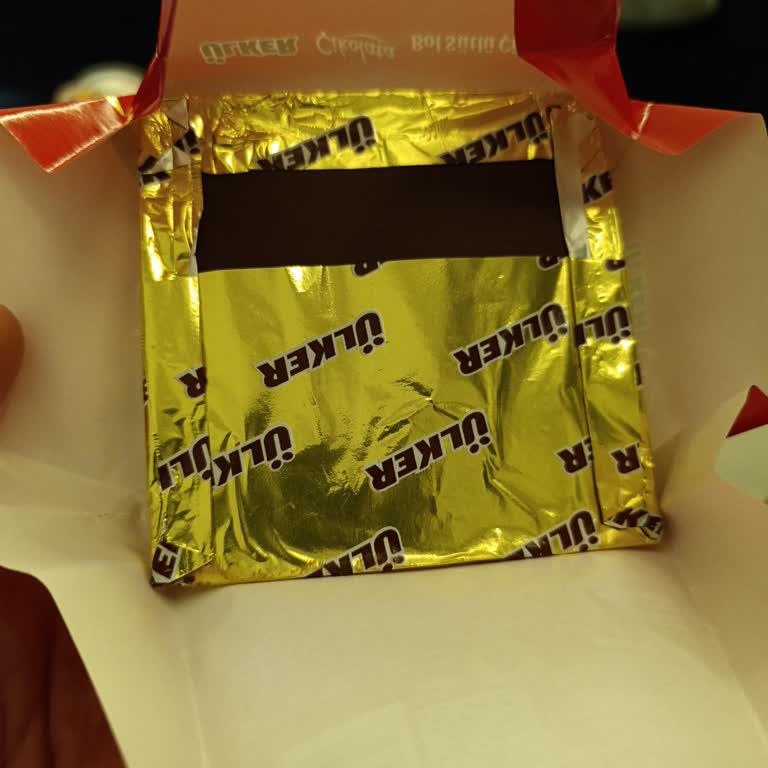 Ülker Kare Çikolata Açıkta Kaldı, Gıda Güvenliği Riski Oluştu