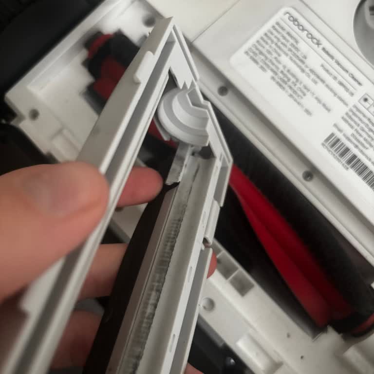 Roborock S8 Pro Plus Ana Fırça Kapağındaki Kırılma İçin Garanti Değişimi Talebi