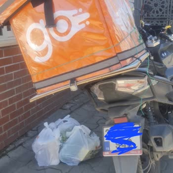 Kapıya Teslim Ücreti Ödedim, Siparişim Sokakta Bırakıldı Ve Hijyen Sorunu Yaşadım
