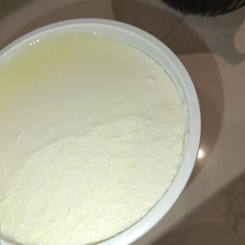Sütaş Kaymaksız Yoğurtta Son Kullanma Tarihi Geçmemiş Olmasına Rağmen Küflenme