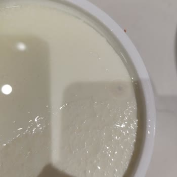 Sütaş Kaymaksız Yoğurtta Son Kullanma Tarihi Geçmemiş Olmasına Rağmen Küflenme