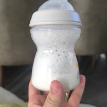 Aptamil 2 Pronutra'da Aşırı Köpürme Ve Bebekte Kolik Şikayetleri