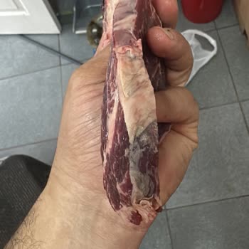 Bozuk Dana But Biftek Teslim Edildi, Müşteri Hizmetlerinden Cevap Gelmedi