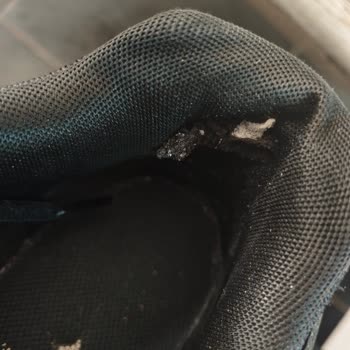 Nike Initiator Ayakkabının Kısa Sürede Taban Yırtılması Ve Kullanıcı Hatası Reddi