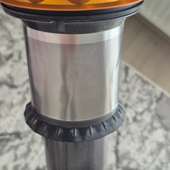 Garanti İçinde Tamir Edilen Dyson V15 Geri Geldiğinde Metal Gövde Hasarlı Ve Başlık Gürültülü