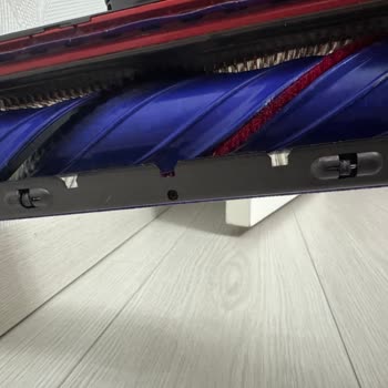 Dyson V12 Süpürge Başlığının Küçülen Tekerlekleri Sorunu Ve Çözüm Talebi
