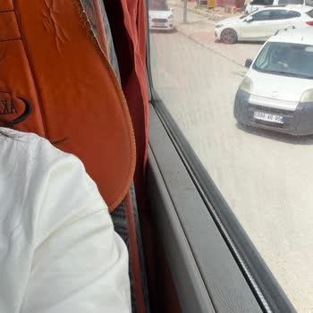 Emniyet Kemerleri Olmayan Eski Otobüsle Güvensiz Yolculuk