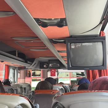 Emniyet Kemerleri Olmayan Eski Otobüsle Güvensiz Yolculuk
