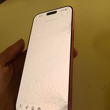 Garanti Kapsamındaki Çatlak Iphone Ekranı İçin Makul Değişim Talebi
