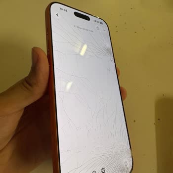 Garanti Kapsamındaki Çatlak Iphone Ekranı İçin Makul Değişim Talebi