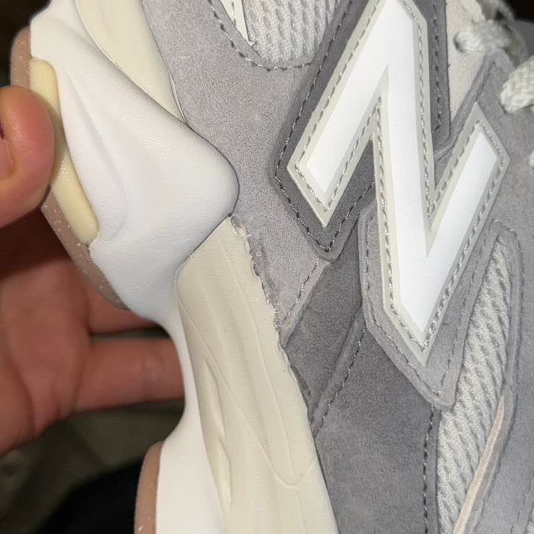Sneakup'tan Ayıplı New Balance 9060 Ayakkabı İçin Değişim Talebi