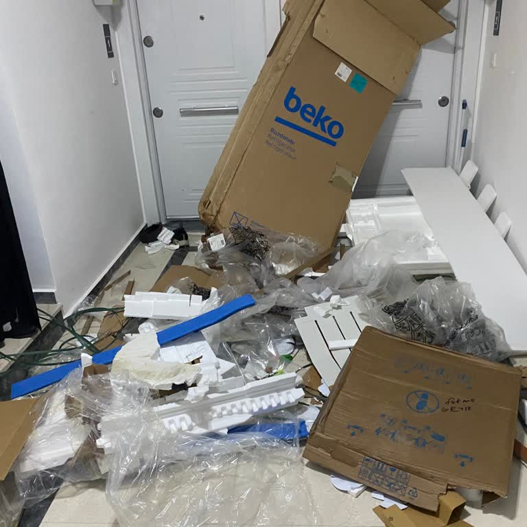Teslimat Ekibi Ambalajları Apartmanda Bırakıp Gitti