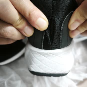 Ayıplı Reebok Ayakkabıda Ek Alışveriş Şartıyla Değişim Teklifi