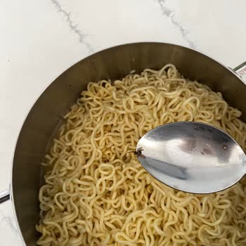 Indomie Noodle’da Böcek Bulundu, Sağlık Endişesi Ve İade Talebi