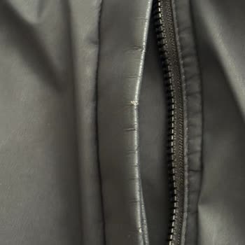 Mi Abrigo Massimo Dutti Se Rompe Rápidamente, Exijo Cambio