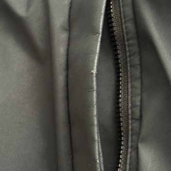 Mi Abrigo Massimo Dutti Se Rompe Rápidamente, Exijo Cambio